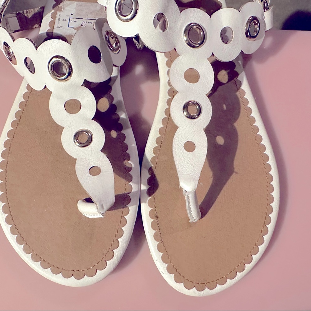 Report White flat thong buckle sandal with circles and gold hardware grommets - Picture 9 of 13